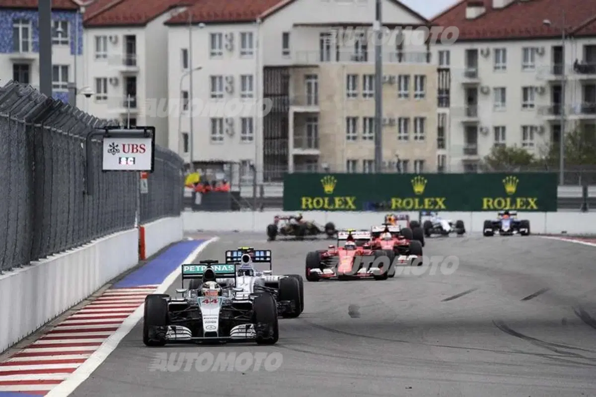 F1, Gp Russia 2015: vince Hamilton. Mercedes campione del mondo Costruttori (30)