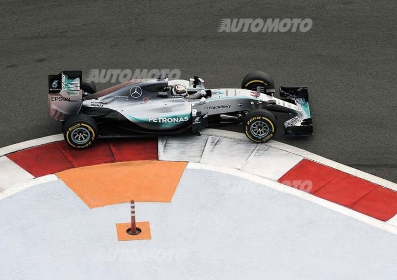 F1, Gp Russia 2015, Hamilton: &laquo;Peccato non poter lottare da vicino con Vettel&raquo;