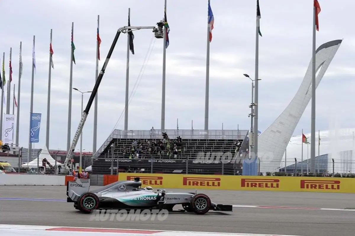 F1, Gp Russia 2015: Hamilton senza rivali (14)