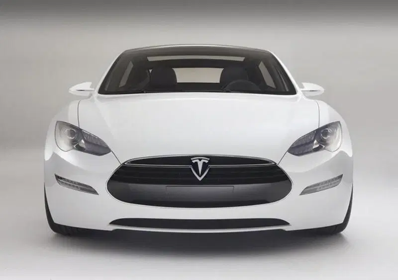 Tesla, con Autopilot la guida autonoma &egrave; (quasi) realt&agrave;