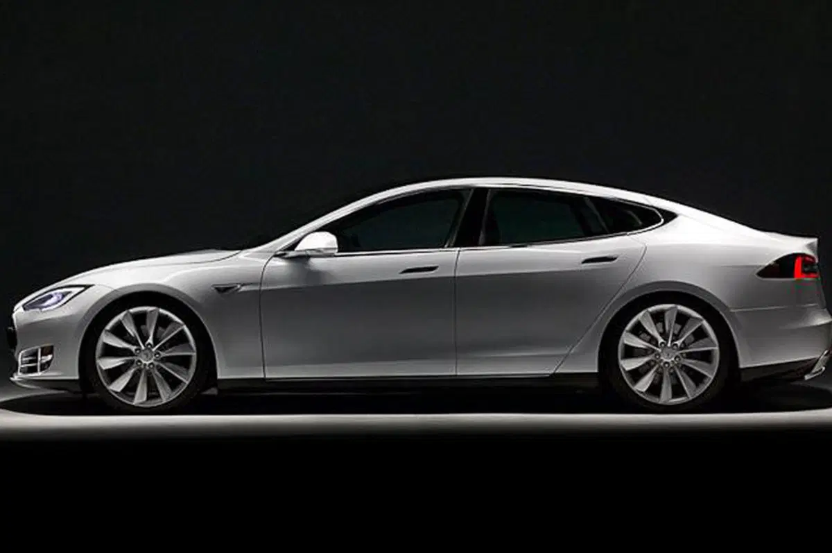 Tesla, con Autopilot la guida autonoma è (quasi) realtà (9)