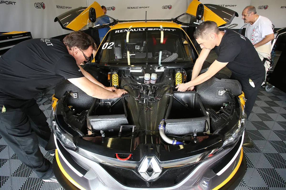 Renault R.S. 01 (30)