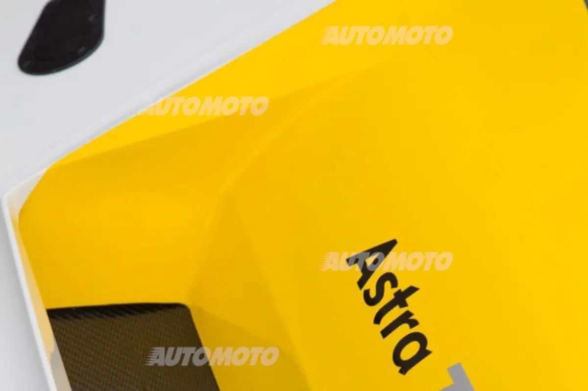 Opel Astra TCR, la nuova Astra scende in pista (13)
