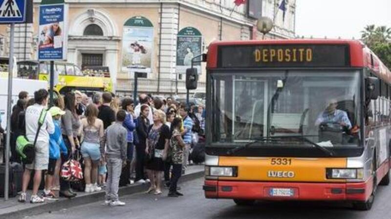 Atac, bufera sui trasporti di Roma tra appalti poco trasparenti e bus a pezzi