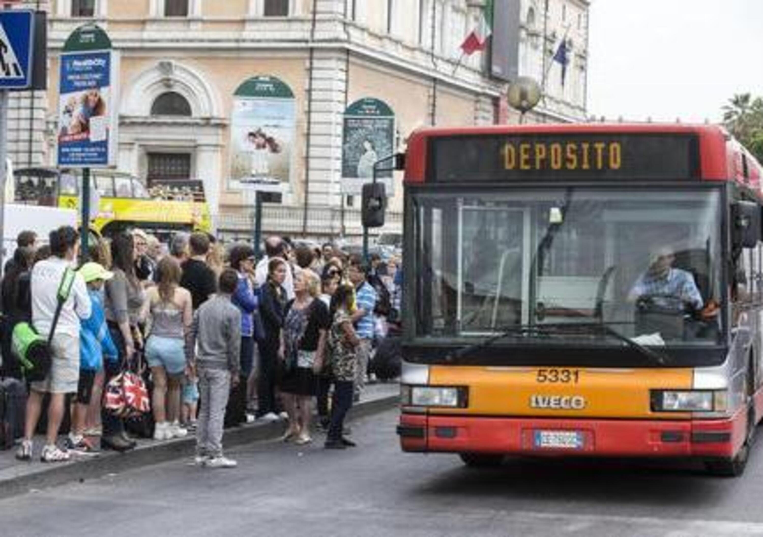 Atac, bufera sui trasporti di Roma tra appalti poco trasparenti e bus a pezzi