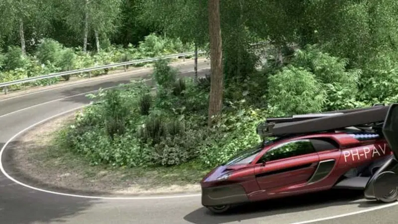 PAL-V Liberty, l'auto volante &egrave; gi&agrave; in vendita. Costa 299.000 euro
