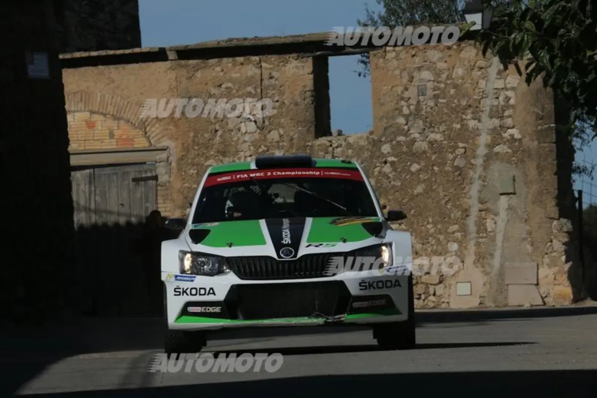 WRC Catalunya. Ci provano in tre, poi il sorpasso di Ogier (VW)