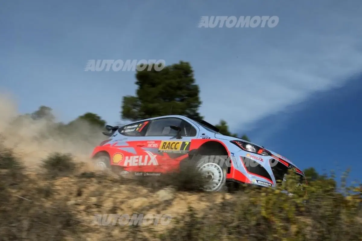 WRC Catalunya. Ci provano in tre, poi il sorpasso di Ogier (VW) (10)