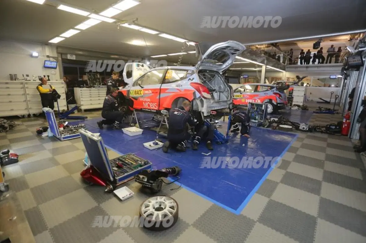 WRC Catalunya. Ci provano in tre, poi il sorpasso di Ogier (VW) (34)