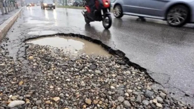 Buche a Roma: proteste e denunce