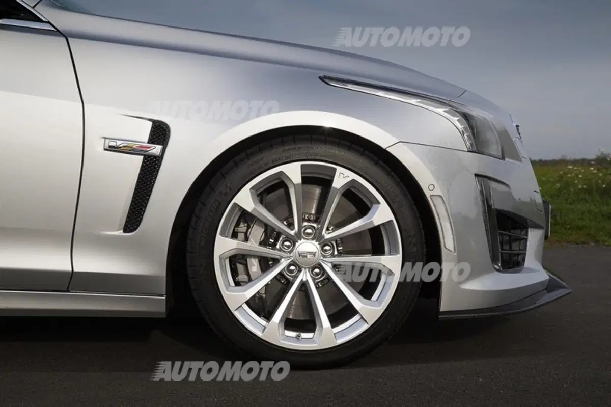 Cadillac ATS-V e CTS-V: dal salotto alla pista (20)