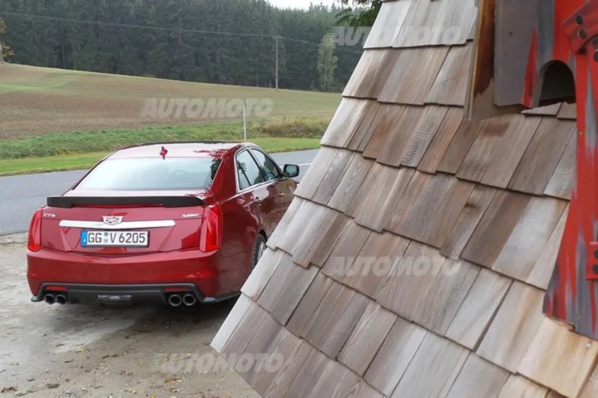 Cadillac ATS-V e CTS-V: dal salotto alla pista (33)