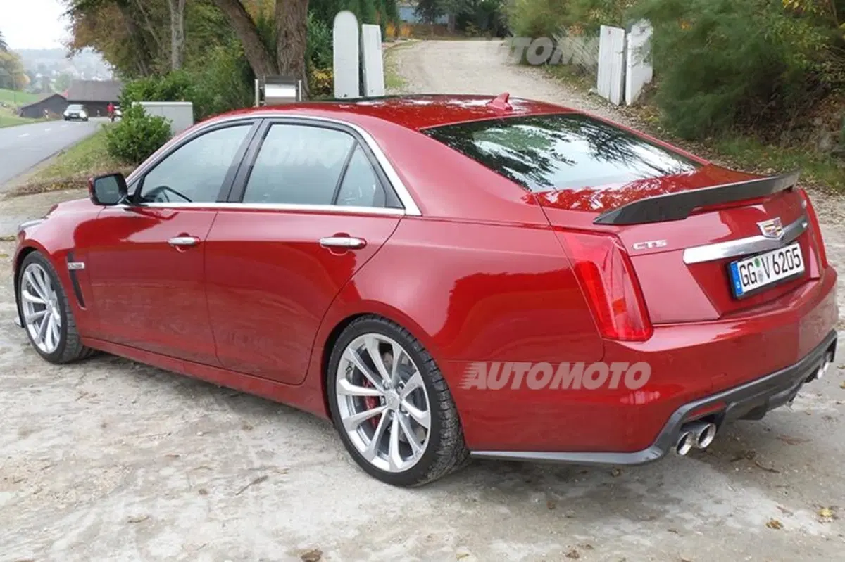 Cadillac ATS-V e CTS-V: dal salotto alla pista (34)