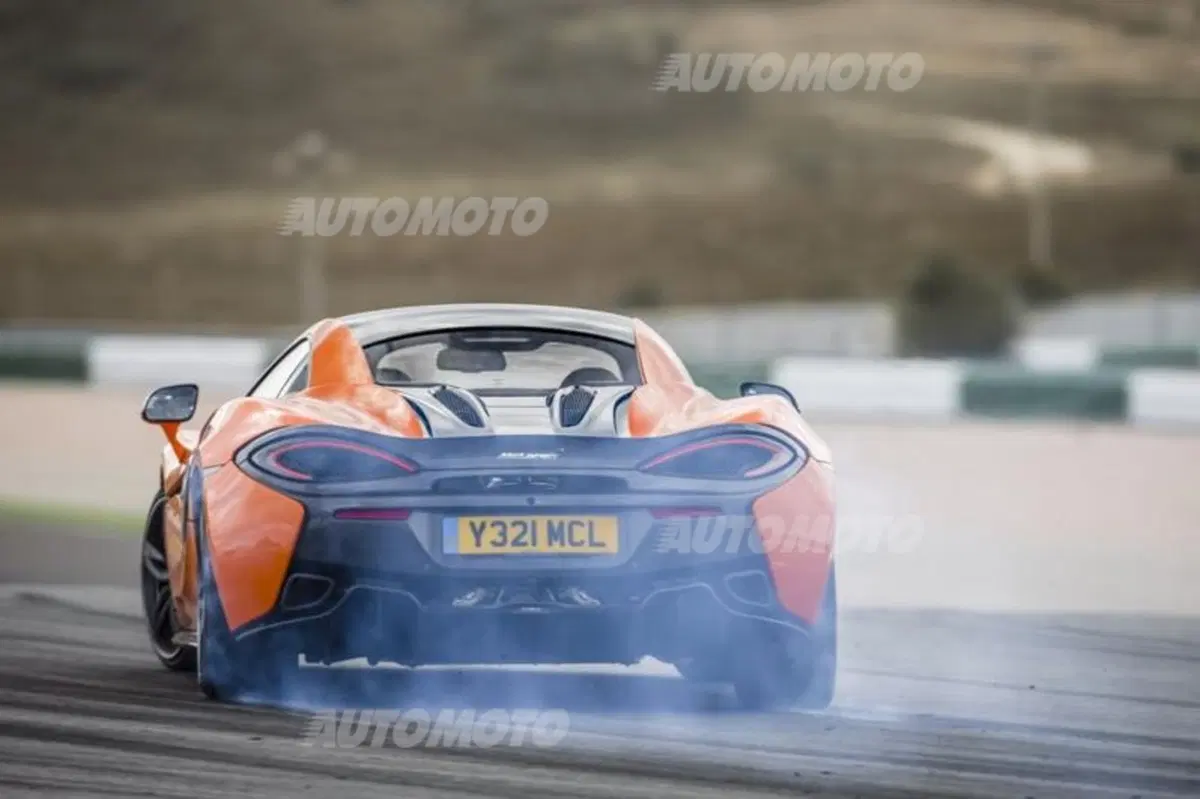 Palmer, McLaren: «Piacere di guida ed esclusività per ogni giorno. Questa è la 570S» (6)