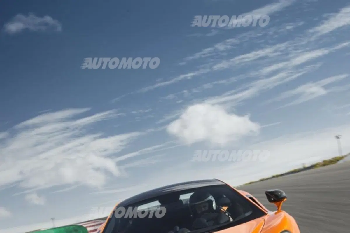 Palmer, McLaren: «Piacere di guida ed esclusività per ogni giorno. Questa è la 570S» (8)