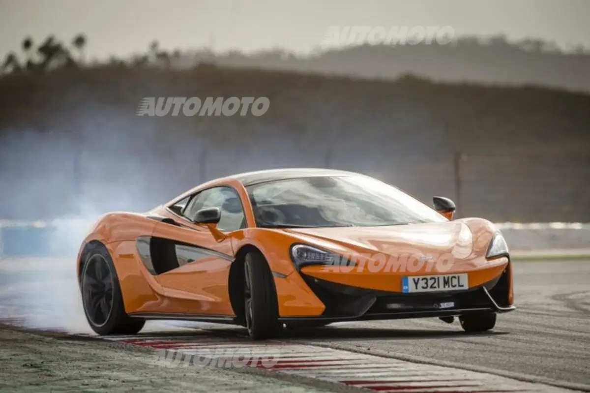 Palmer, McLaren: «Piacere di guida ed esclusività per ogni giorno. Questa è la 570S» (9)