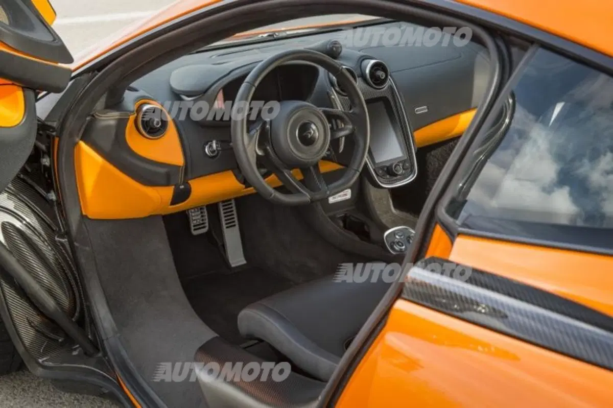 Palmer, McLaren: «Piacere di guida ed esclusività per ogni giorno. Questa è la 570S» (29)