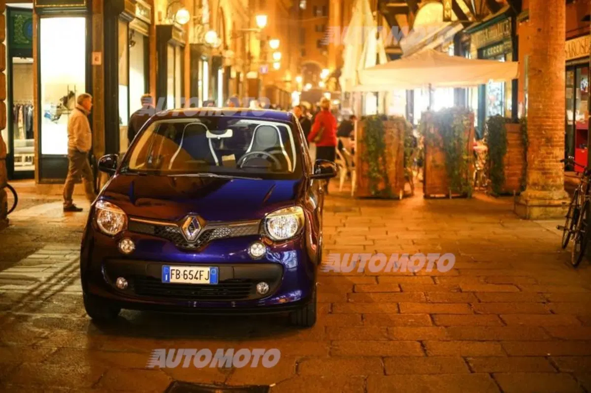Renault Twingo, arriva il cambio automatico EDC e la serie limitata Lovely (18)