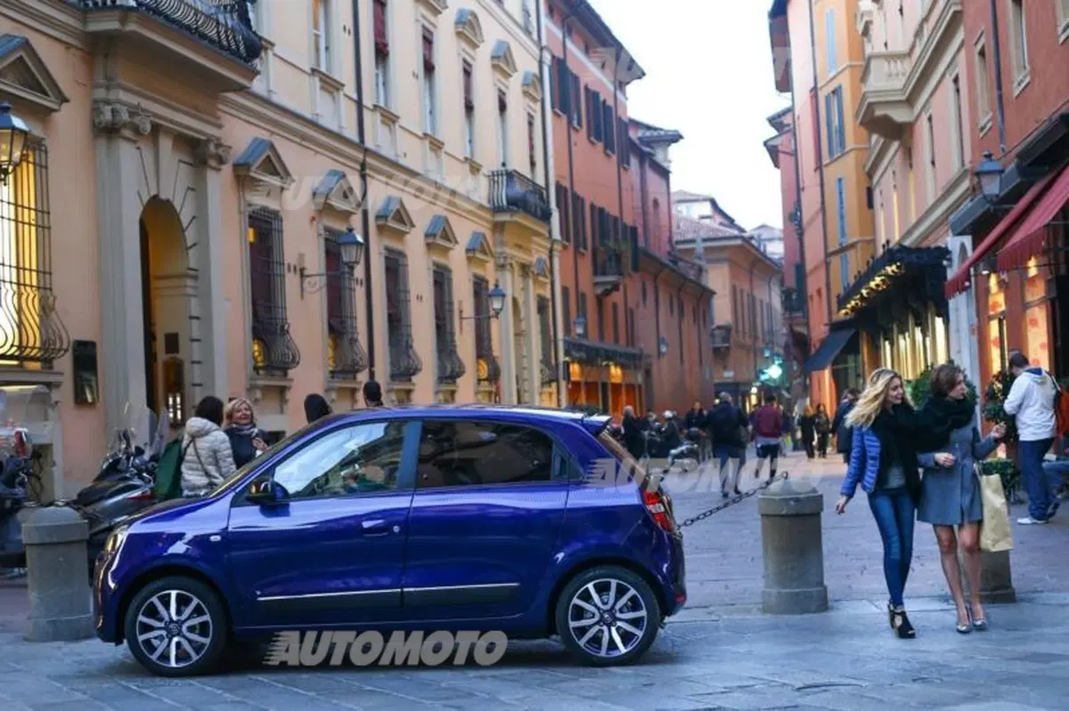 Renault Twingo, arriva il cambio automatico EDC e la serie limitata Lovely (21)