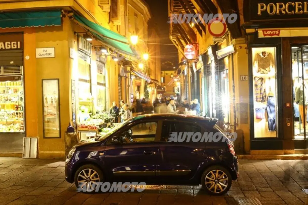Renault Twingo, arriva il cambio automatico EDC e la serie limitata Lovely (26)