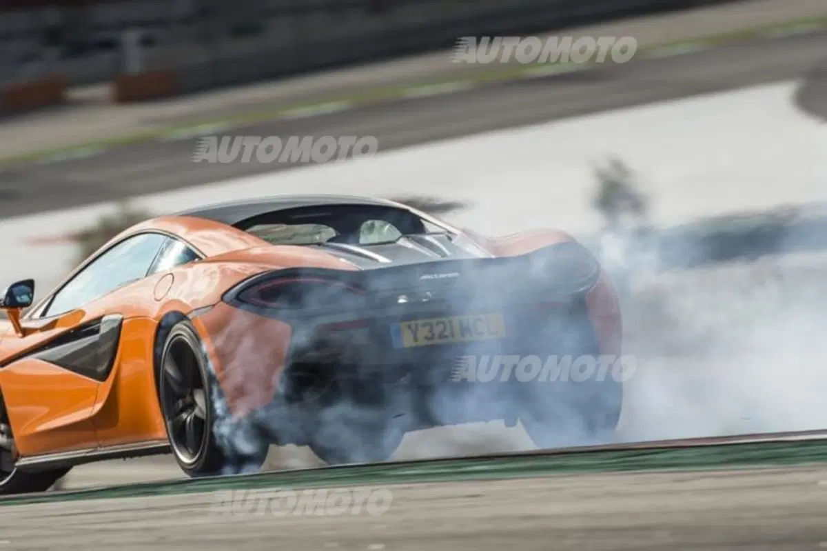 Farquhar, McLaren: «La 570S è un'auto sofisticata, veloce ed efficiente» (5)