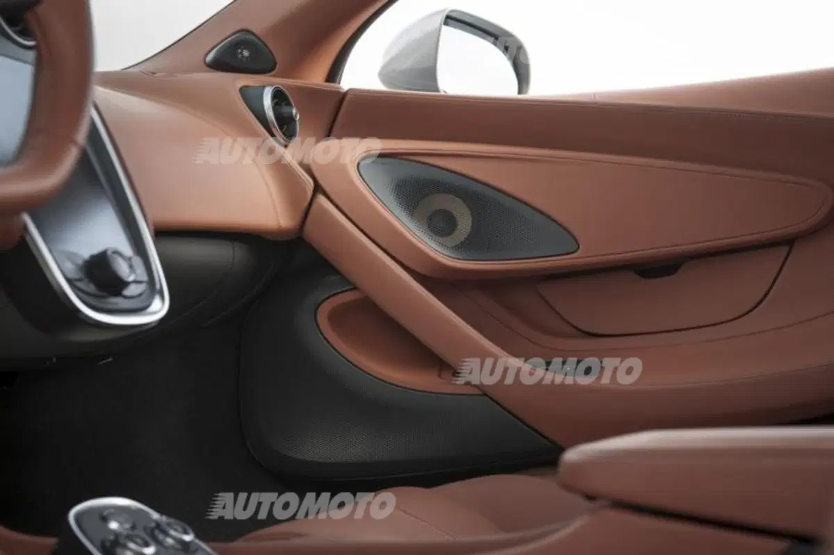 Farquhar, McLaren: «La 570S è un'auto sofisticata, veloce ed efficiente» (32)