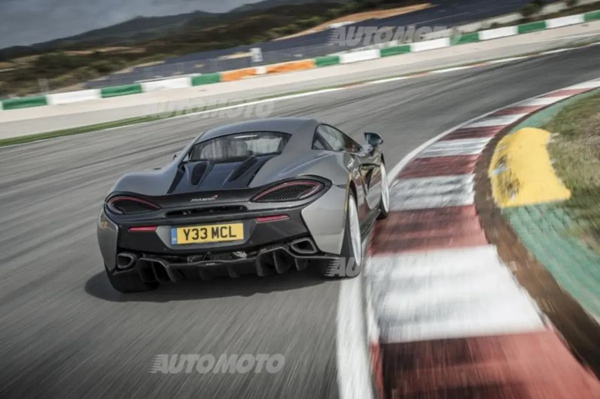 Farquhar, McLaren: «La 570S è un'auto sofisticata, veloce ed efficiente» (36)