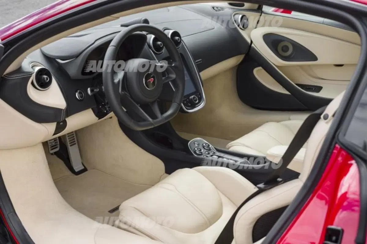 Farquhar, McLaren: «La 570S è un'auto sofisticata, veloce ed efficiente» (55)