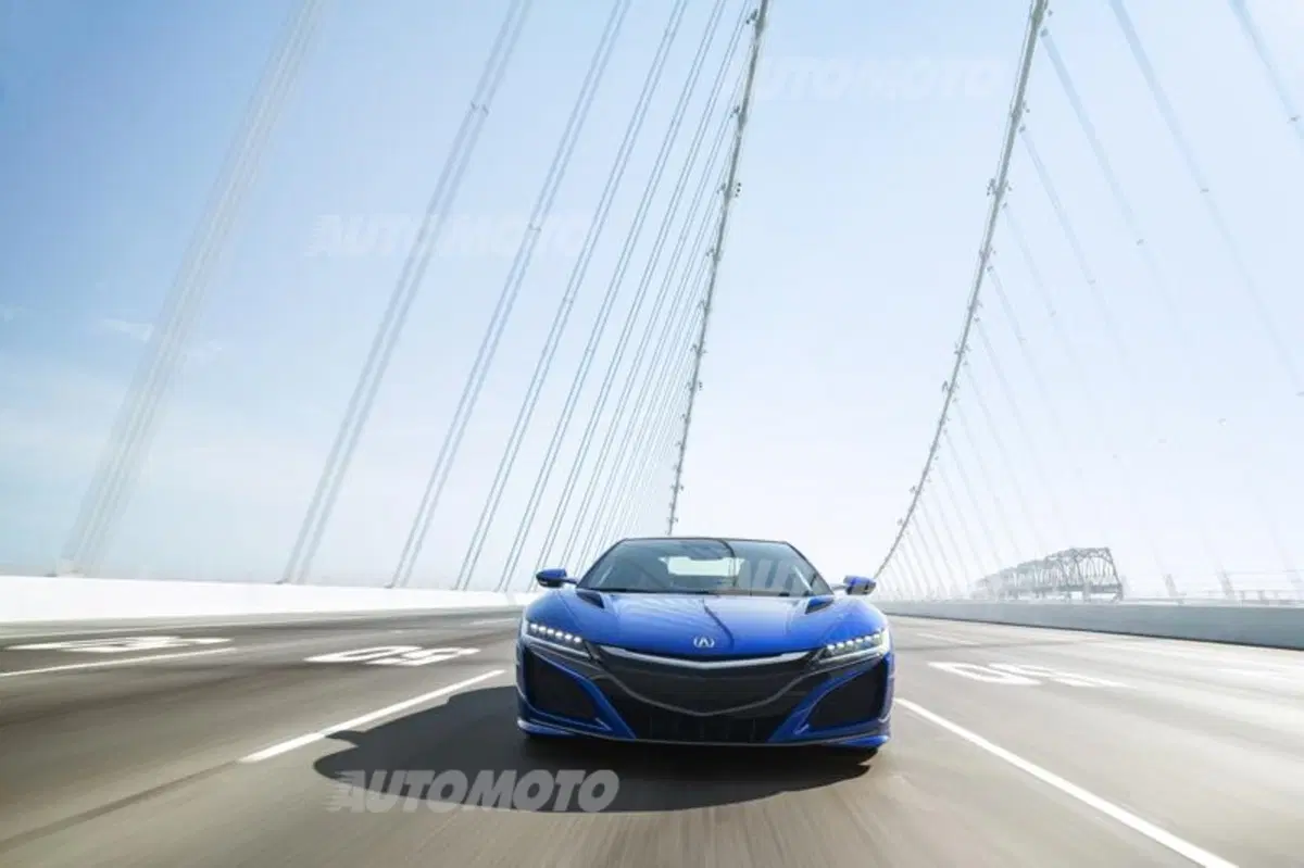 Honda NSX, le prestazioni della supercar ibrida giapponese