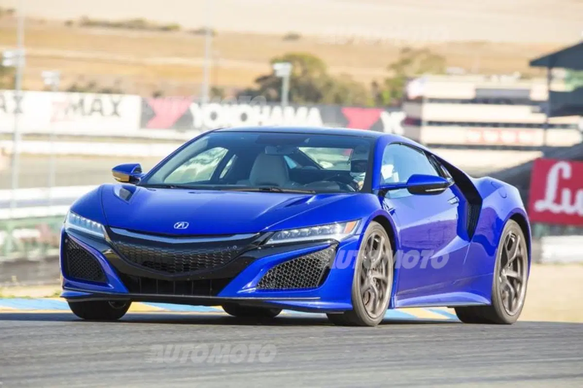 Honda NSX, le prestazioni della supercar ibrida giapponese (3)