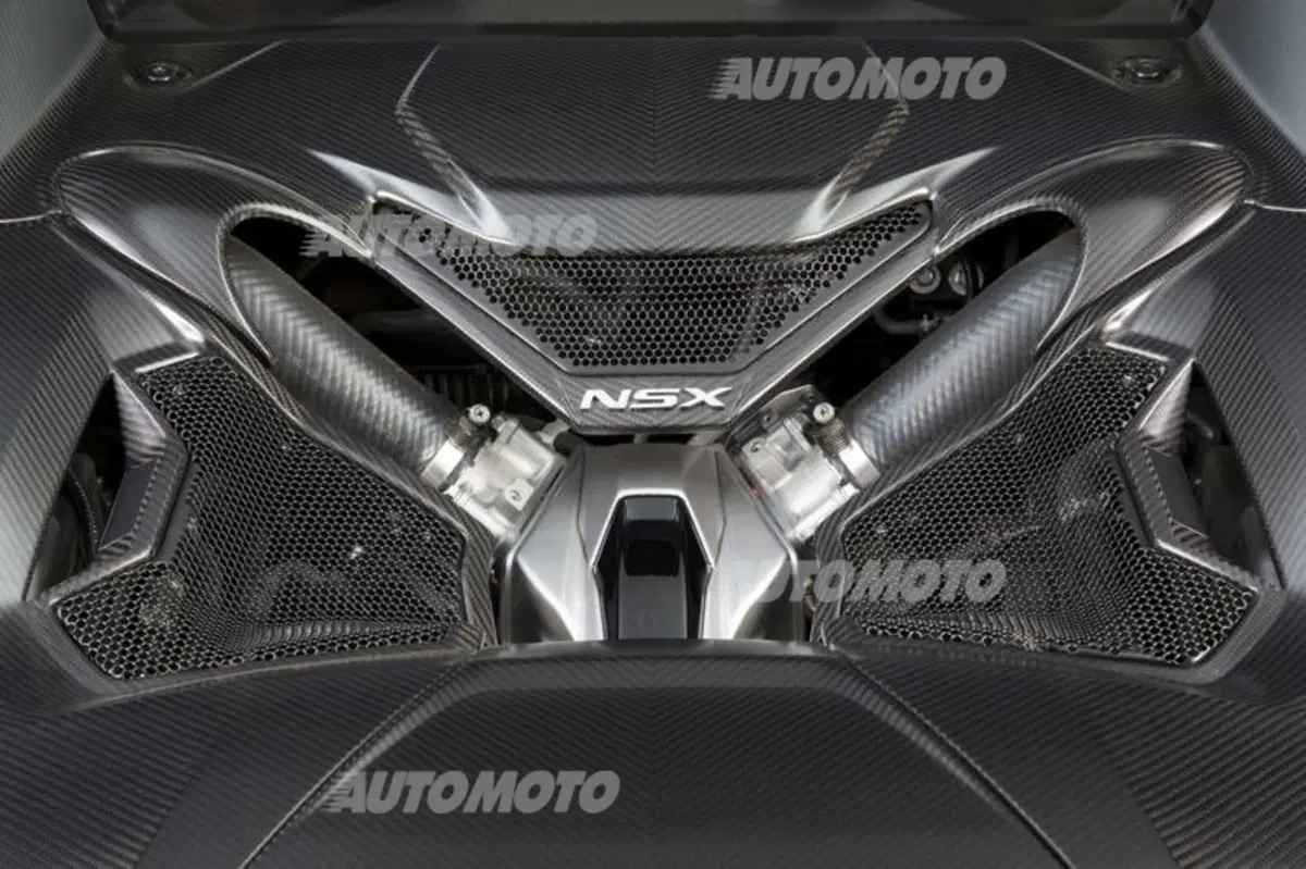 Honda NSX, le prestazioni della supercar ibrida giapponese (16)