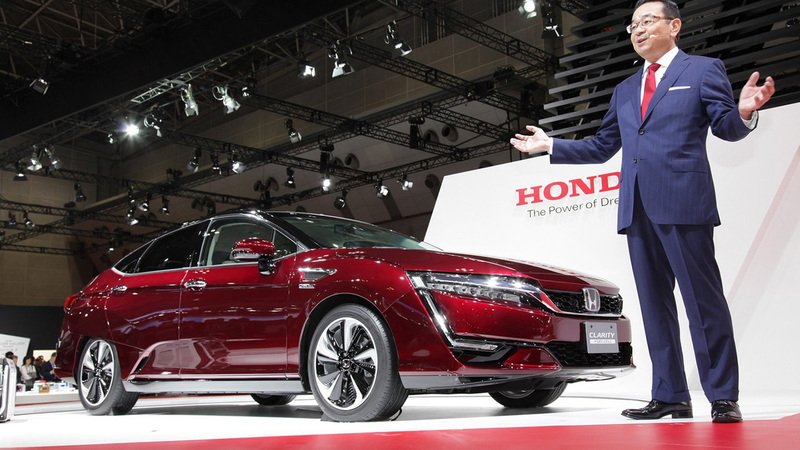 Honda Clarity Fuel Cell: l&#039;auto a idrogeno arriva nel 2016