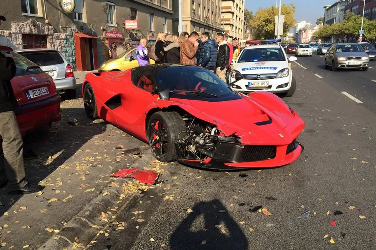 LaFerrari: gomme fredde, tre macchine colpite a Budapest (2)