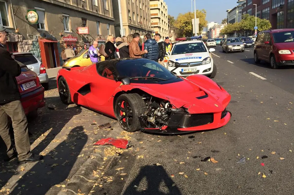 LaFerrari: gomme fredde, tre macchine colpite a Budapest (4)