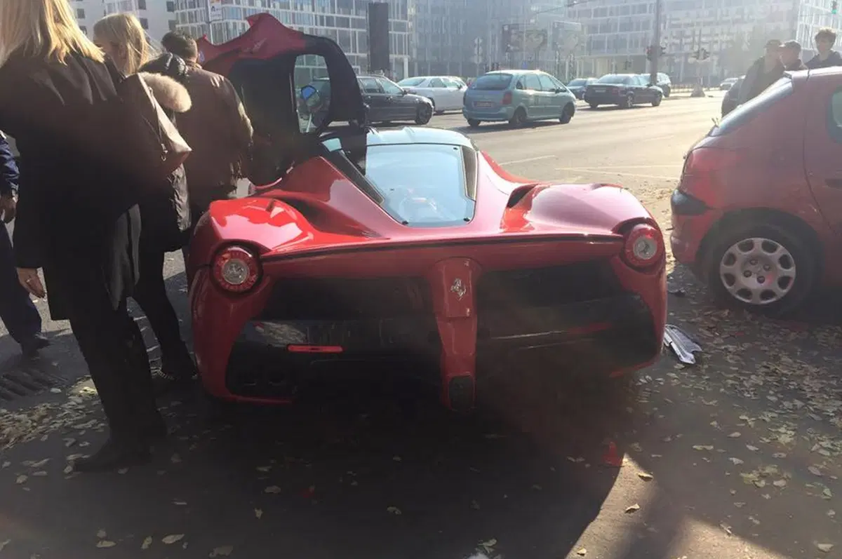 LaFerrari: gomme fredde, tre macchine colpite a Budapest (5)