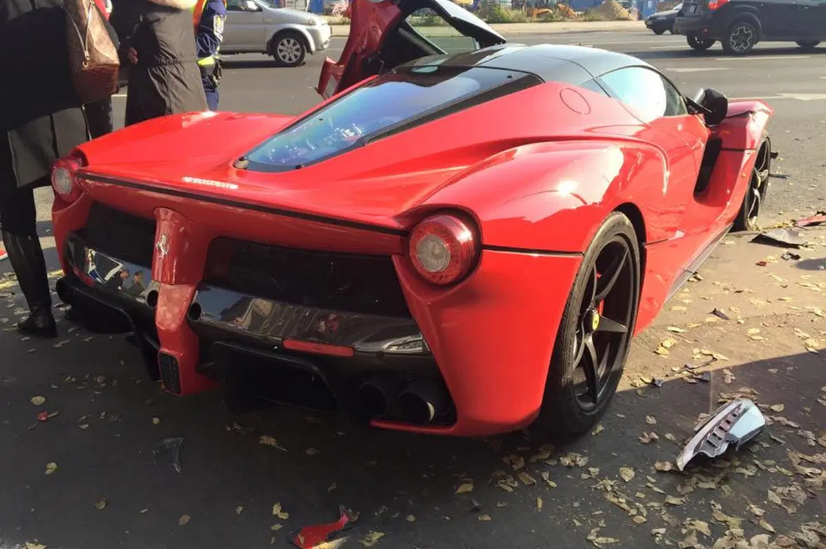 LaFerrari: gomme fredde, tre macchine colpite a Budapest (6)
