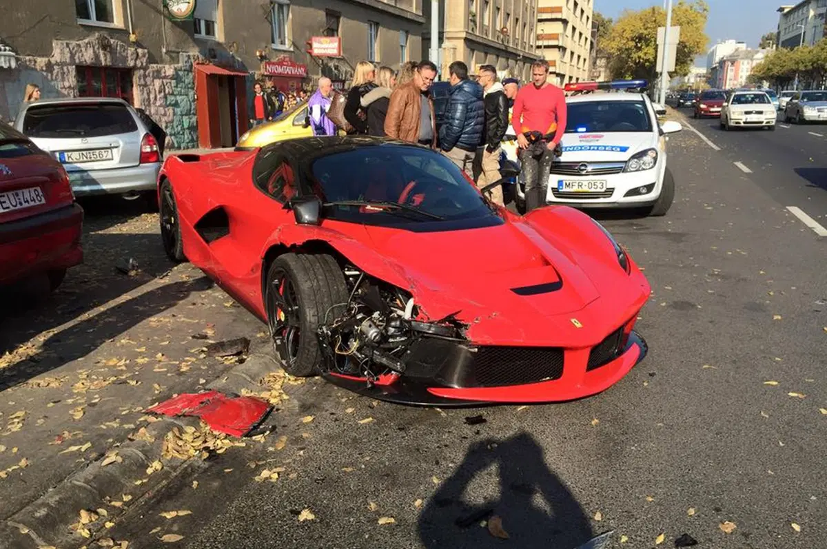 LaFerrari: gomme fredde, tre macchine colpite a Budapest (9)