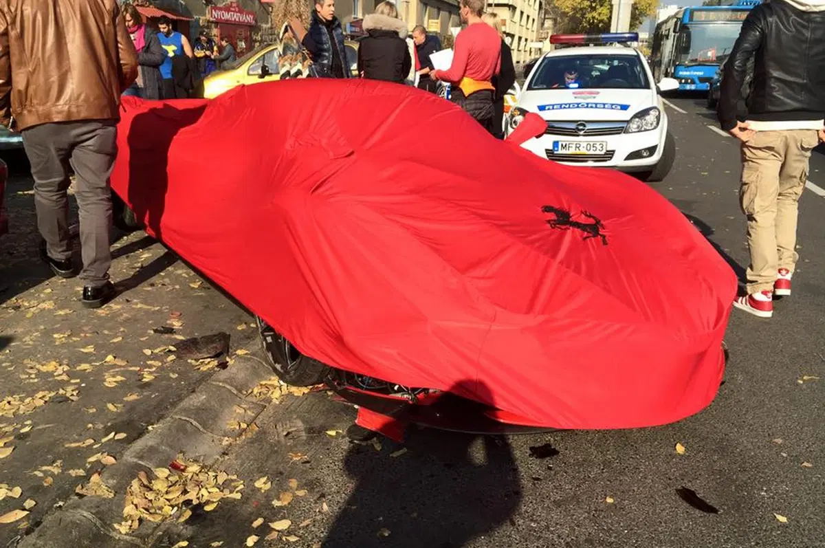 LaFerrari: gomme fredde, tre macchine colpite a Budapest (10)
