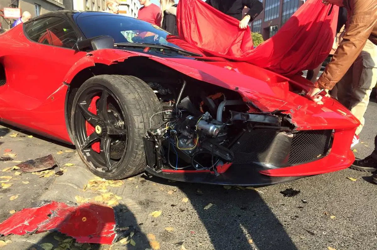 LaFerrari: gomme fredde, tre macchine colpite a Budapest (12)