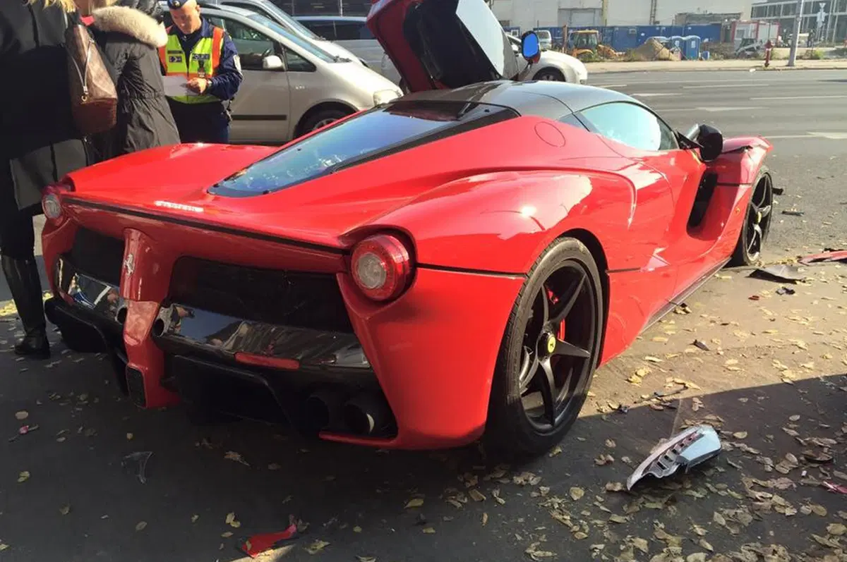 LaFerrari: gomme fredde, tre macchine colpite a Budapest (13)
