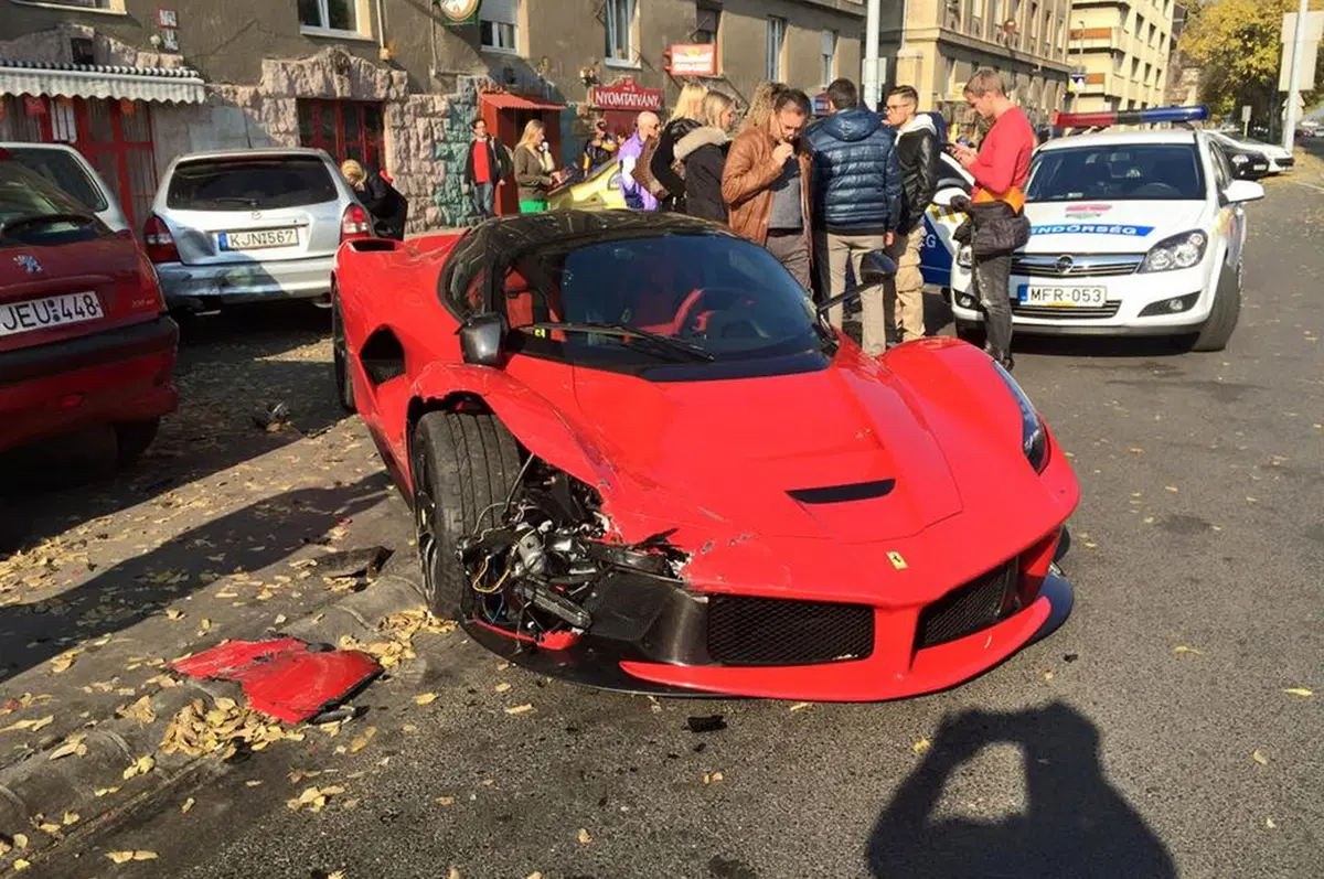LaFerrari: gomme fredde, tre macchine colpite a Budapest (14)