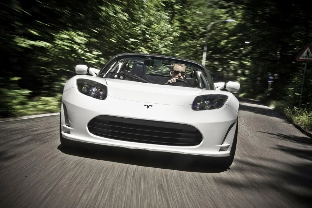 Tesla, ancora perdite ma vendite da record (2)