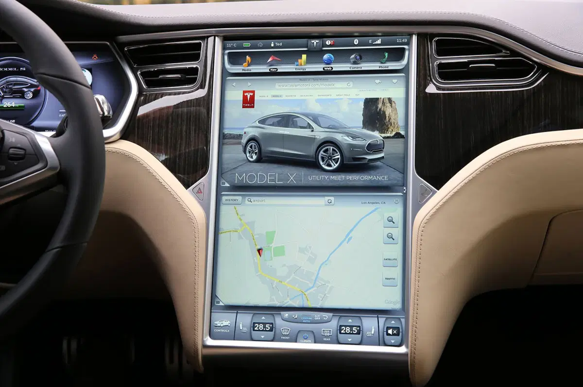 Tesla, ancora perdite ma vendite da record (6)