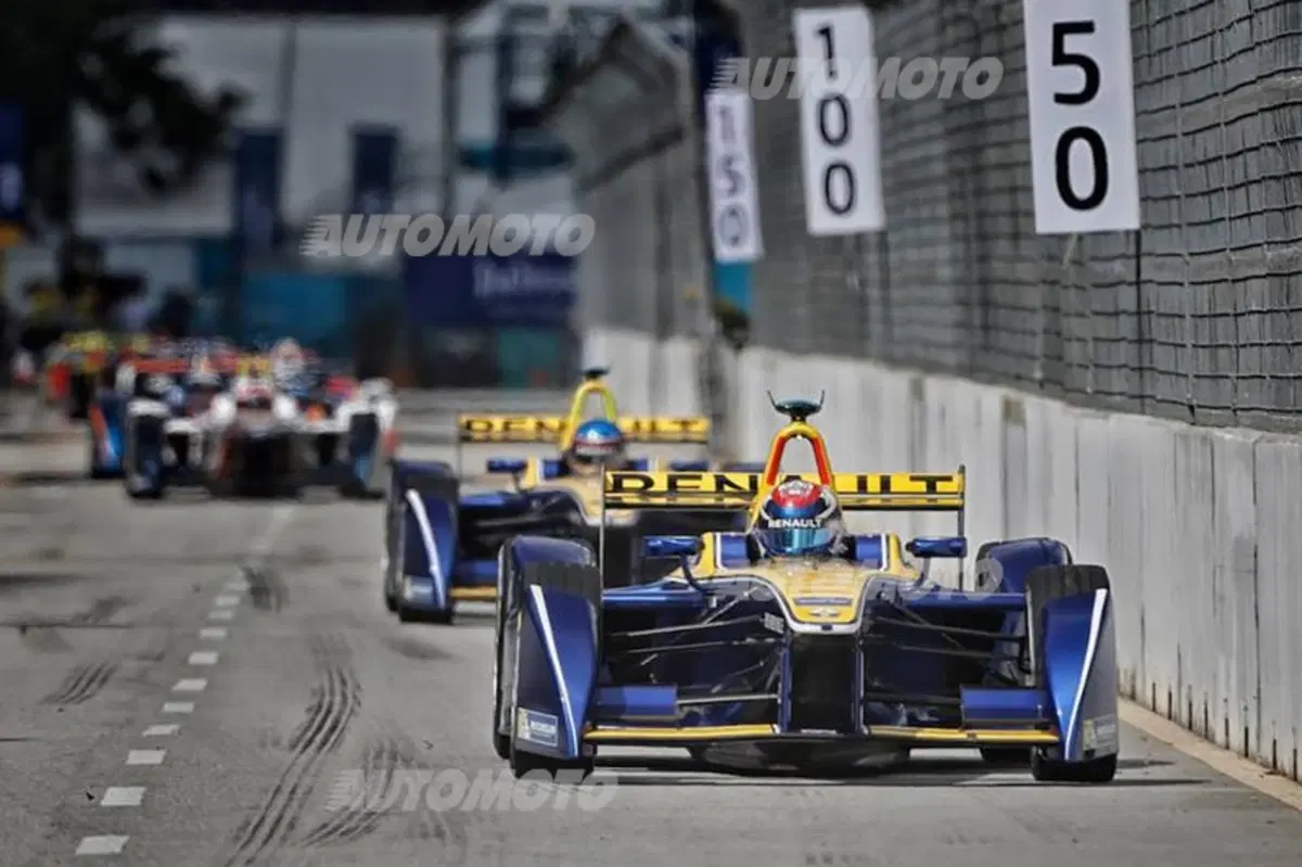 Formula E, ePrix di Putrajaya: vince di Grassi. Bird secondo (15)