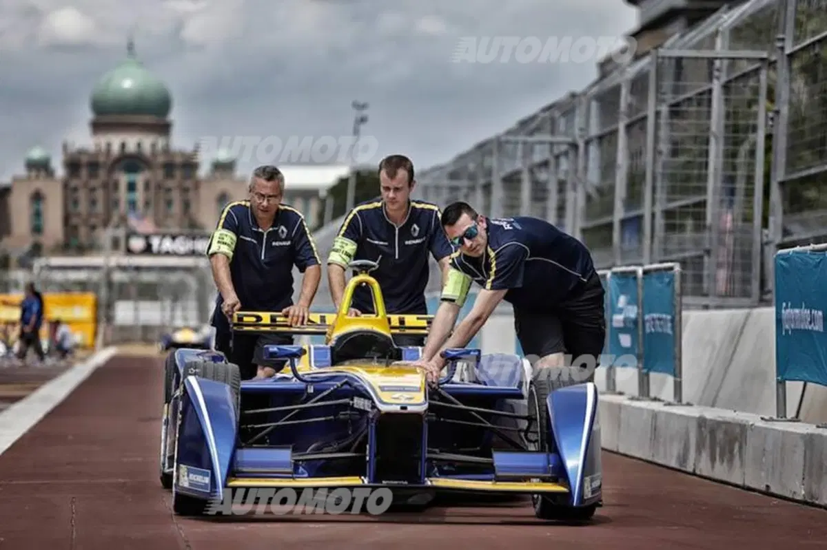 Formula E, ePrix di Putrajaya: vince di Grassi. Bird secondo (21)