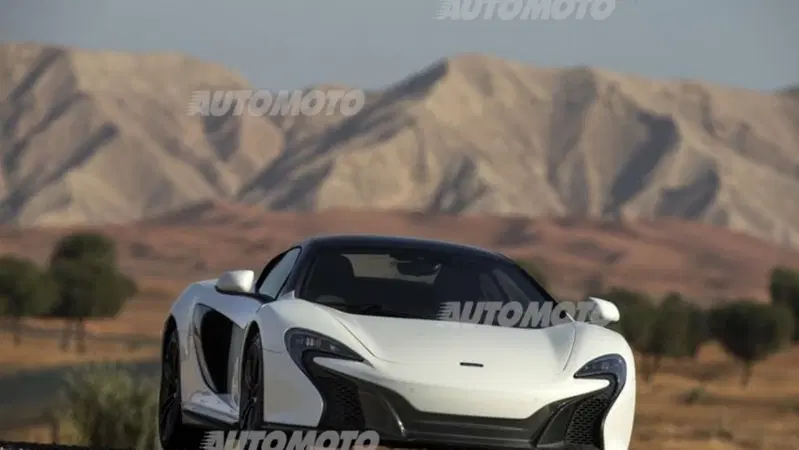 McLaren 650S Spider Al Sahara 79, all'emiro la supercar piace d'oro