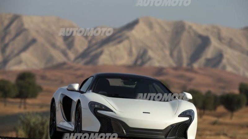 McLaren 650S Spider Al Sahara 79, all&#039;emiro la supercar piace d&#039;oro