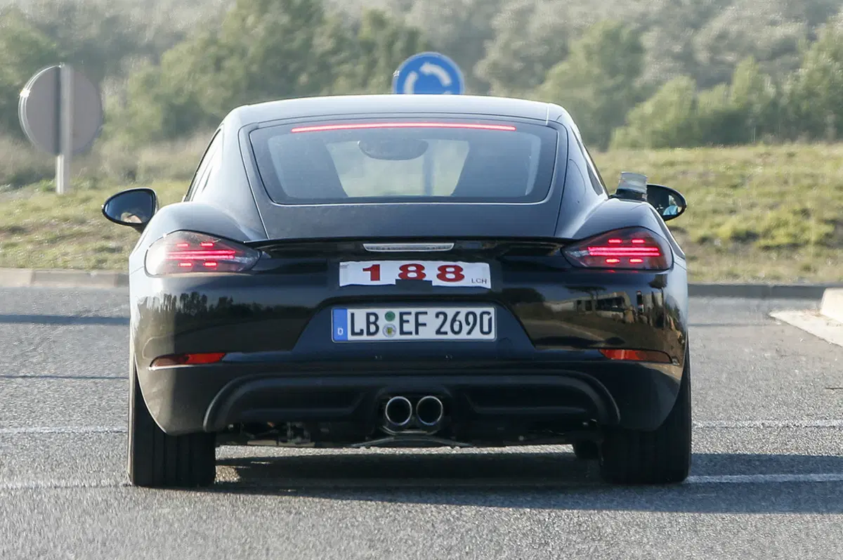 Porsche Cayman restyling: in arrivo con il 4 cilindri boxer? (3)