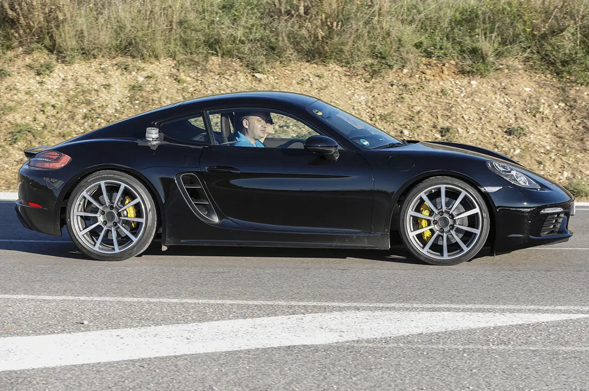 Porsche Cayman restyling: in arrivo con il 4 cilindri boxer? (5)