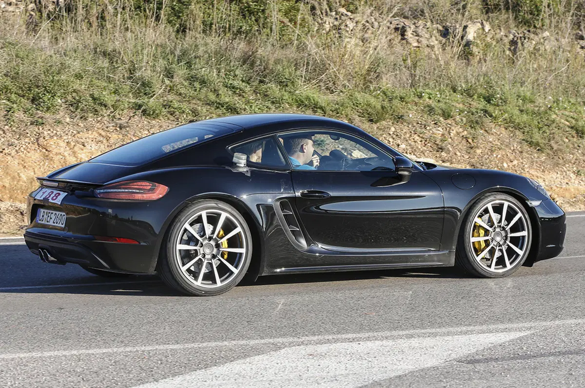 Porsche Cayman restyling: in arrivo con il 4 cilindri boxer? (6)